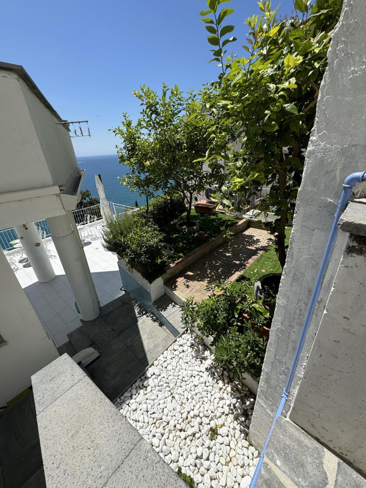 Mar-Isa Amalfi Coast Hotel Vietri sul Mare Exterior photo